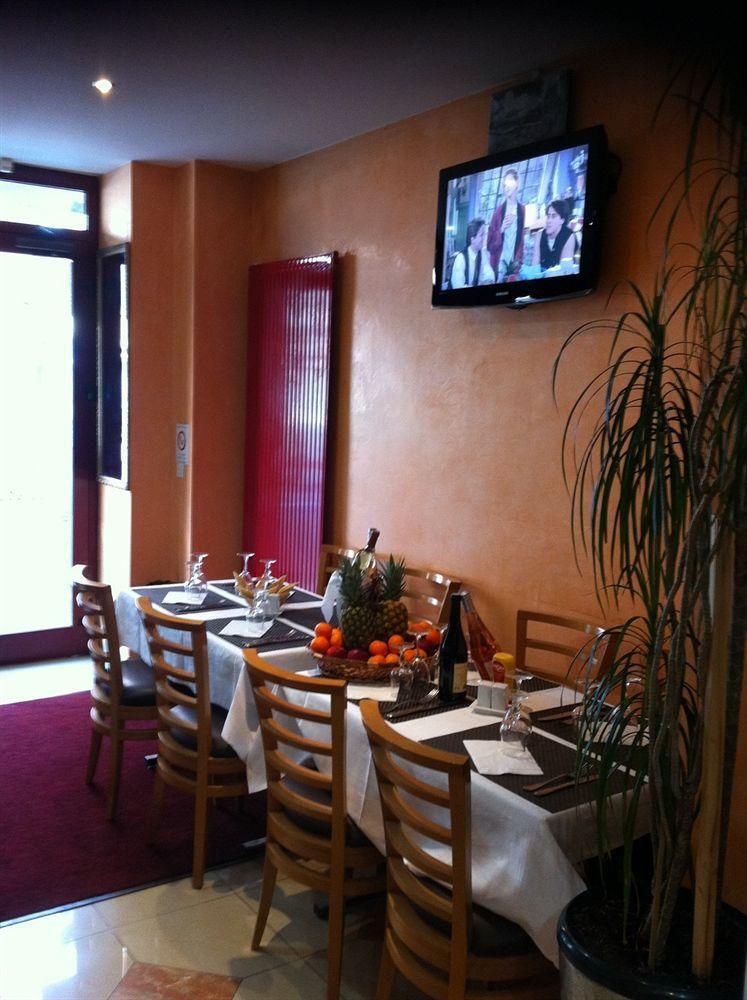 Hotel Le Pasteur La Courneuve Eksteriør billede